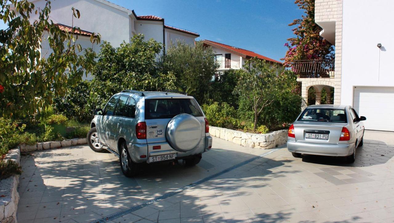 Apartments By The Sea Rastici, Ciovo - 2104 Trogir Eksteriør bilde