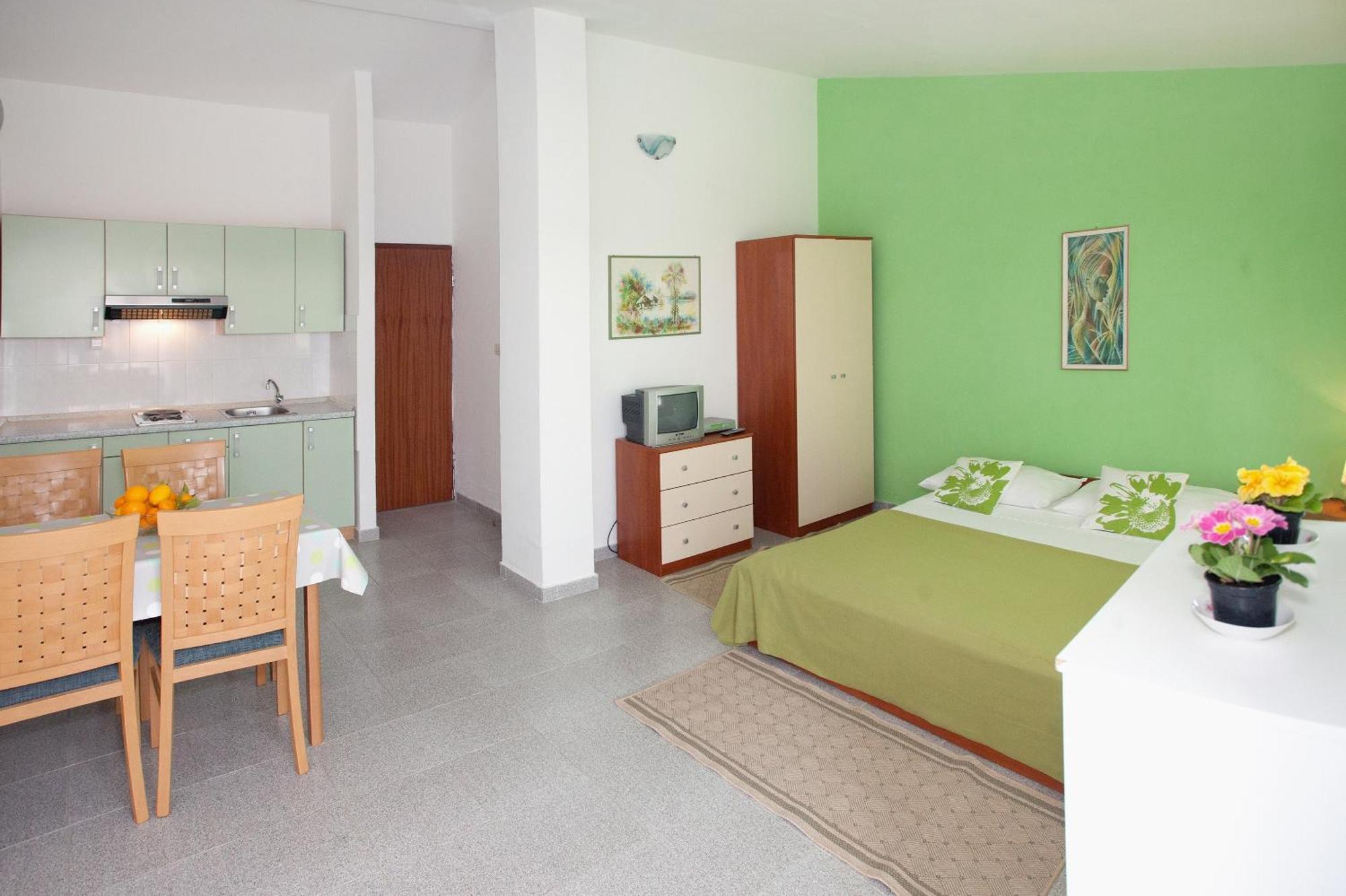 Apartments By The Sea Rastici, Ciovo - 2104 Trogir Rom bilde